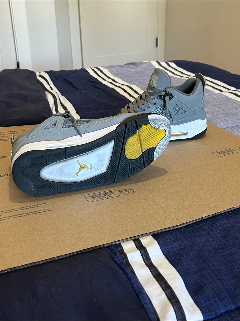 Jordan 4 Cool Grey Like New - Picture 4 of 5